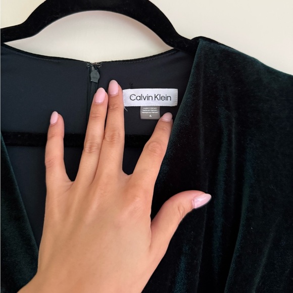 NWOT Emerald Green Velvet Calvin Klein Dress - Picture 4 of 7